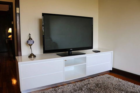 Charming & Cosy Home With City Views - Hotel Gold Coast 3