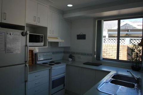 KENTIA - Hotel Gold Coast 4