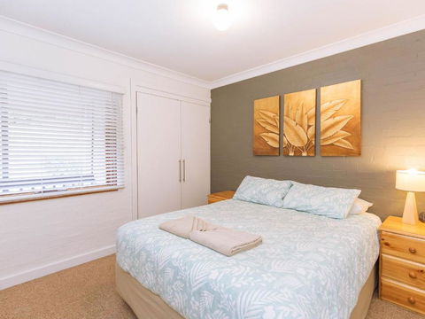 Dauphine 1 / 23 Townsend Street - Hotel Gold Coast 1
