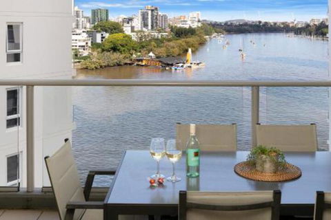 Amazing River View 3 Bedroom Apartment Brisbane CBD Netflix Fast Wifi Carpark - Hotel Gold Coast 3
