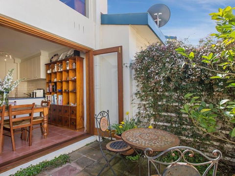 SEAVIEWS MORNINGTON.... - Hotel Gold Coast 3