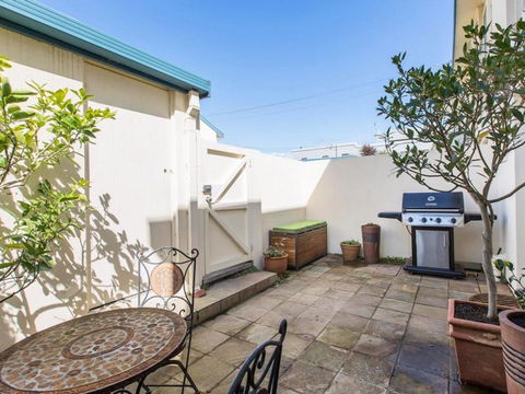 SEAVIEWS MORNINGTON.... - Hotel Gold Coast 1
