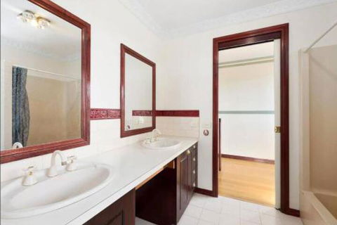 GUMS & ROSES Family Home In The Heart Of Town. - Hotel Gold Coast 3