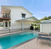 Tropical Beachside Oasis in Clifton Beach - Hotel Gold Coast