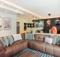 Spacious 2 Bedroom Apartment in Ascot With Large Private Garden - Hotel Gold Coast