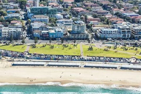 Beachfront Breeze On Campbell - Hotel Gold Coast 1