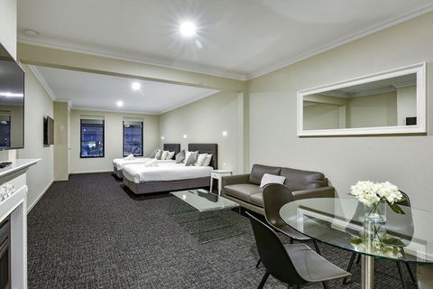Aloha Central Premium Studios - Hotel Gold Coast 2