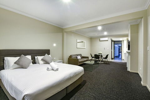 Aloha Central Premium Studios - Hotel Gold Coast 5