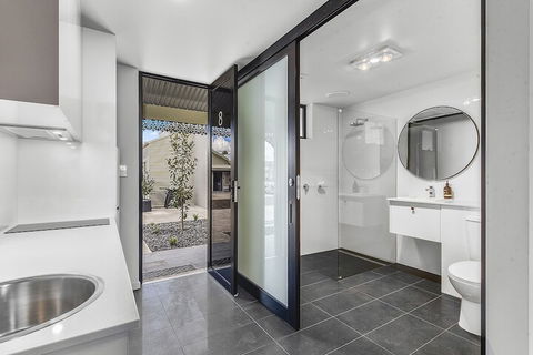 Aloha Central Premium Studios - Hotel Gold Coast 7