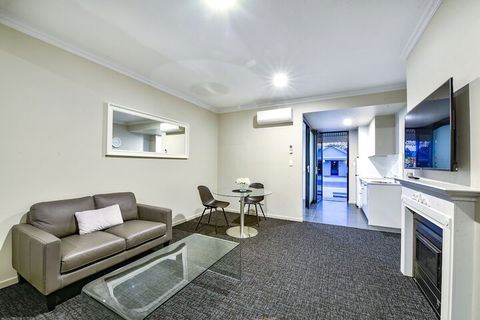 Aloha Central Premium Studios - Hotel Gold Coast 4