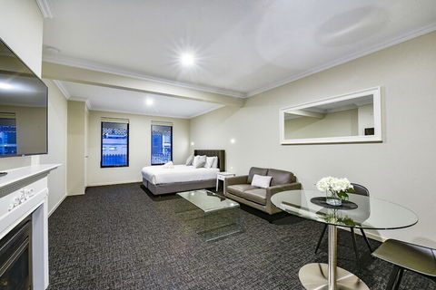 Aloha Central Premium Studios - Hotel Gold Coast 3