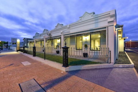 Aloha Central Premium Studios - Hotel Gold Coast 0