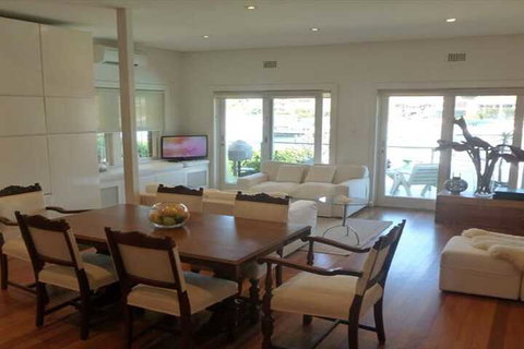 Waterfront Kirribilli Apartment NS181 - Hotel Gold Coast 4