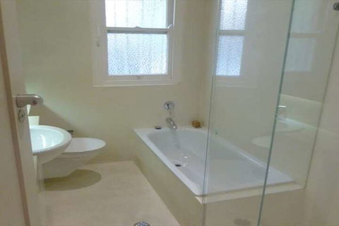 Waterfront Kirribilli Apartment NS181 - Hotel Gold Coast 2