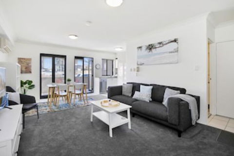 HOLT1 Crows Nest Holtermann Street - Hotel Gold Coast 0