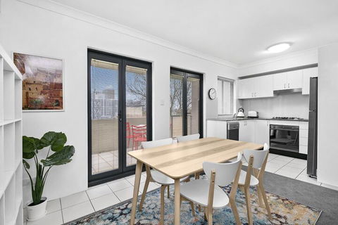 HOLT1 Crows Nest Holtermann Street - Hotel Gold Coast 3