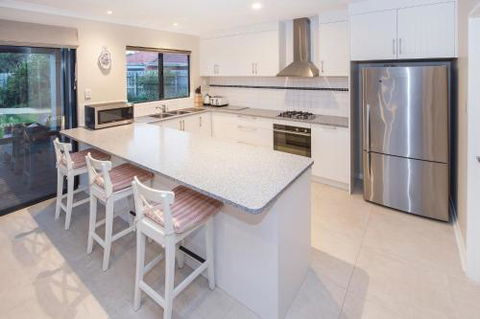 Daves Digs - Hotel Gold Coast 2