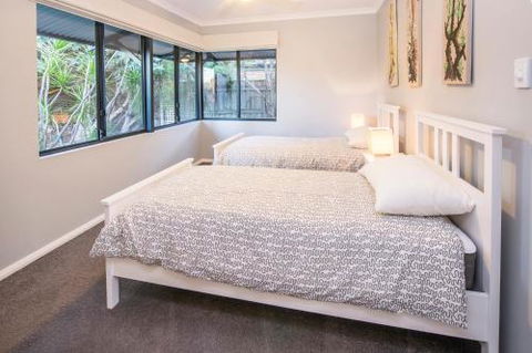 Daves Digs - Hotel Gold Coast 6