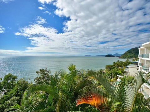 Absolute Beachfront With Million Dollar Views - Hotel Gold Coast 4