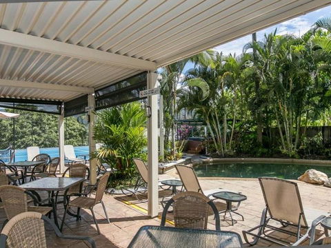 Absolute Beachfront With Million Dollar Views - Hotel Gold Coast 2