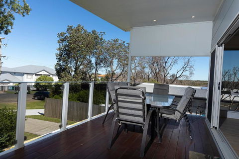 Surfmist - Hotel Gold Coast 1