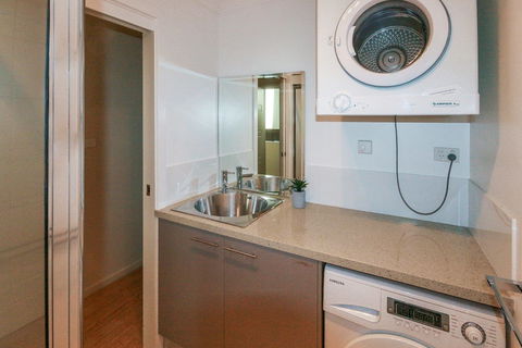 Khione 6 - Modern 2 Bedroom Townhouse - Hotel Gold Coast 3