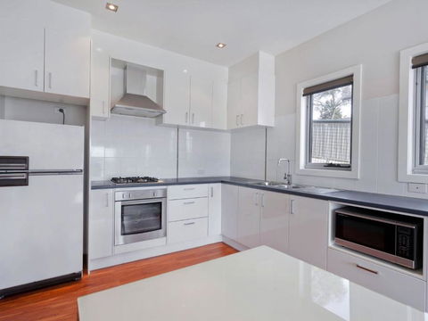 Stenmark 5 / 3 Poley Cow Lane - Hotel Gold Coast 1