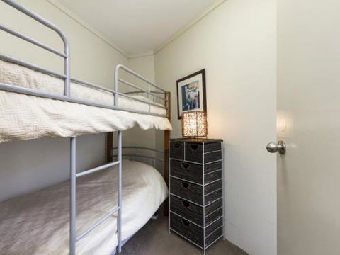 Acutterbove - Hotel Gold Coast 1