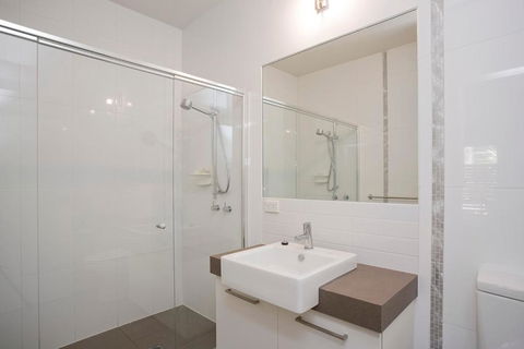 Exclusive Anglesea River Beach Apartment - Hotel Gold Coast 2