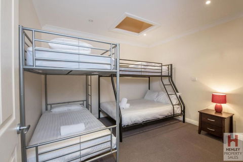Maison Noir 2 Well Appointed Modern Accommodation With Mountain Views - Hotel Gold Coast 3
