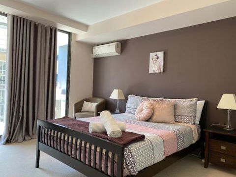 ARENA RESORT STYLE EXEC FREE NETFLIX WIFI WINE - Hotel Gold Coast 6