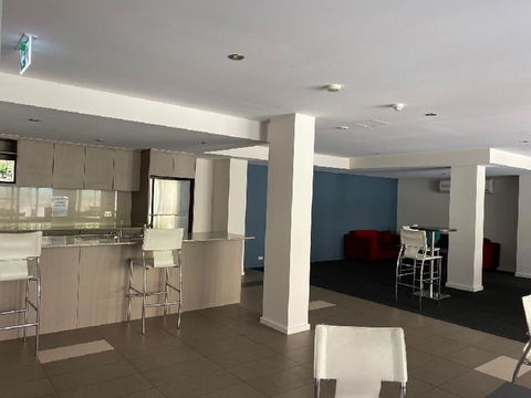 ARENA RESORT STYLE EXEC FREE NETFLIX WIFI WINE - Hotel Gold Coast 3