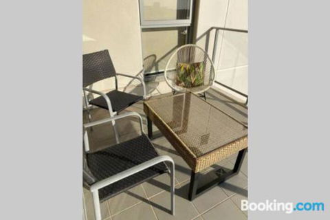 SKY GARDENS SUNSET RIVER VIEW NETFLIX WINE PARKING - Hotel Gold Coast 3
