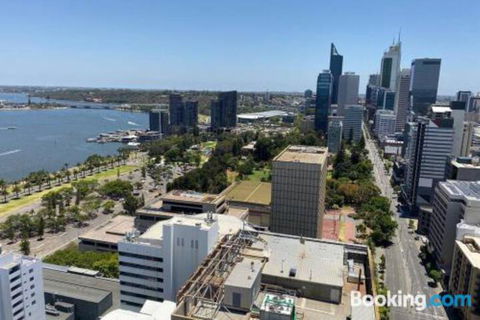 SKY GARDENS SUNSET RIVER VIEW NETFLIX WINE PARKING - Hotel Gold Coast 4