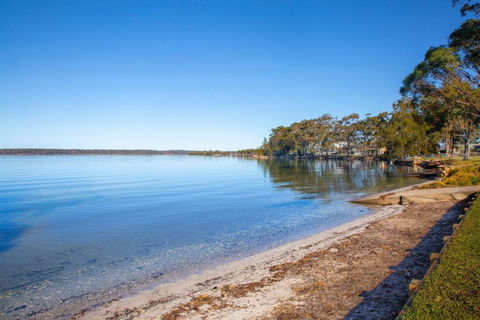 Tranquility Absolute Waterfront Pet Friendly 10 Mins To Hyams Beach - Hotel Gold Coast 1