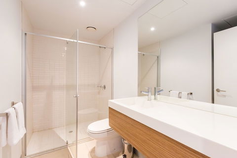 RIVER, 1BDR Melbourne Apartment - Hotel Gold Coast 4