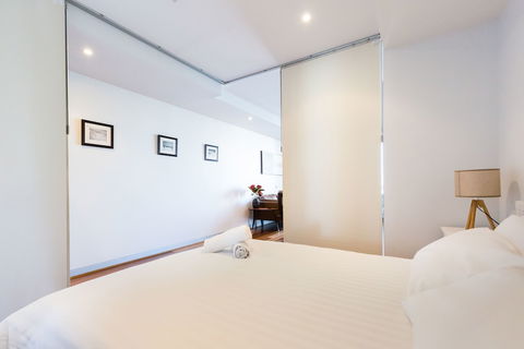 RIVER, 1BDR Melbourne Apartment - Hotel Gold Coast 2