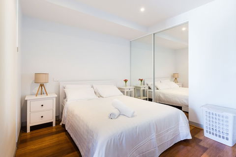 RIVER, 1BDR Melbourne Apartment - Hotel Gold Coast 3
