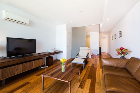 RIVER, 1BDR Melbourne Apartment - Hotel Gold Coast 0