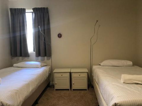 Kirwan 22 - Hotel Gold Coast 4