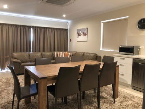 Kirwan 22 - Hotel Gold Coast 2