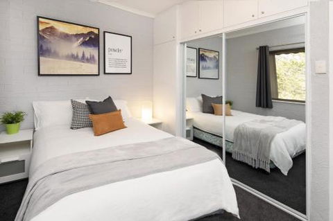 St Moritz 11 - Hotel Gold Coast 5