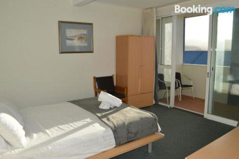 16 Lakeview Plaza - Hotel Gold Coast 1