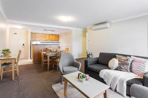 A Comfy 2BR Home Top Location FREE Parking - Hotel Gold Coast 3