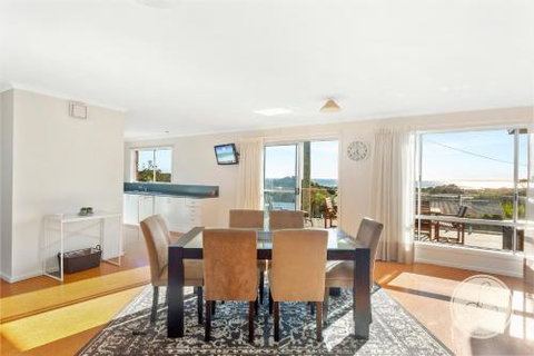 TASSIE SEASIDE SERENITY LAbode Accommodation - Hotel Gold Coast 4