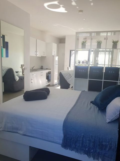 Great Location Hip Studio 5Km To City - Hotel Gold Coast 2