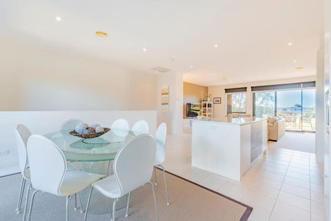 Stylish 3 Bedroom Condo - Hotel Gold Coast 1