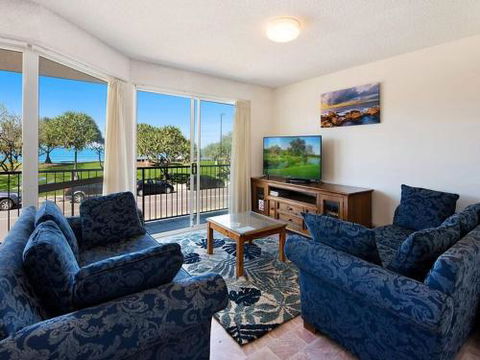 Kings Beach Ocean Front Views Private Balcony Overlooking Kings Beach - Hotel Gold Coast 3