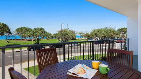 Kings Beach Ocean Front Views Private Balcony Overlooking Kings Beach - Hotel Gold Coast 0