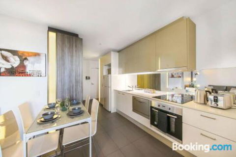 An Exquisite 2BR Apt With Stunning City Views - Hotel Gold Coast 3